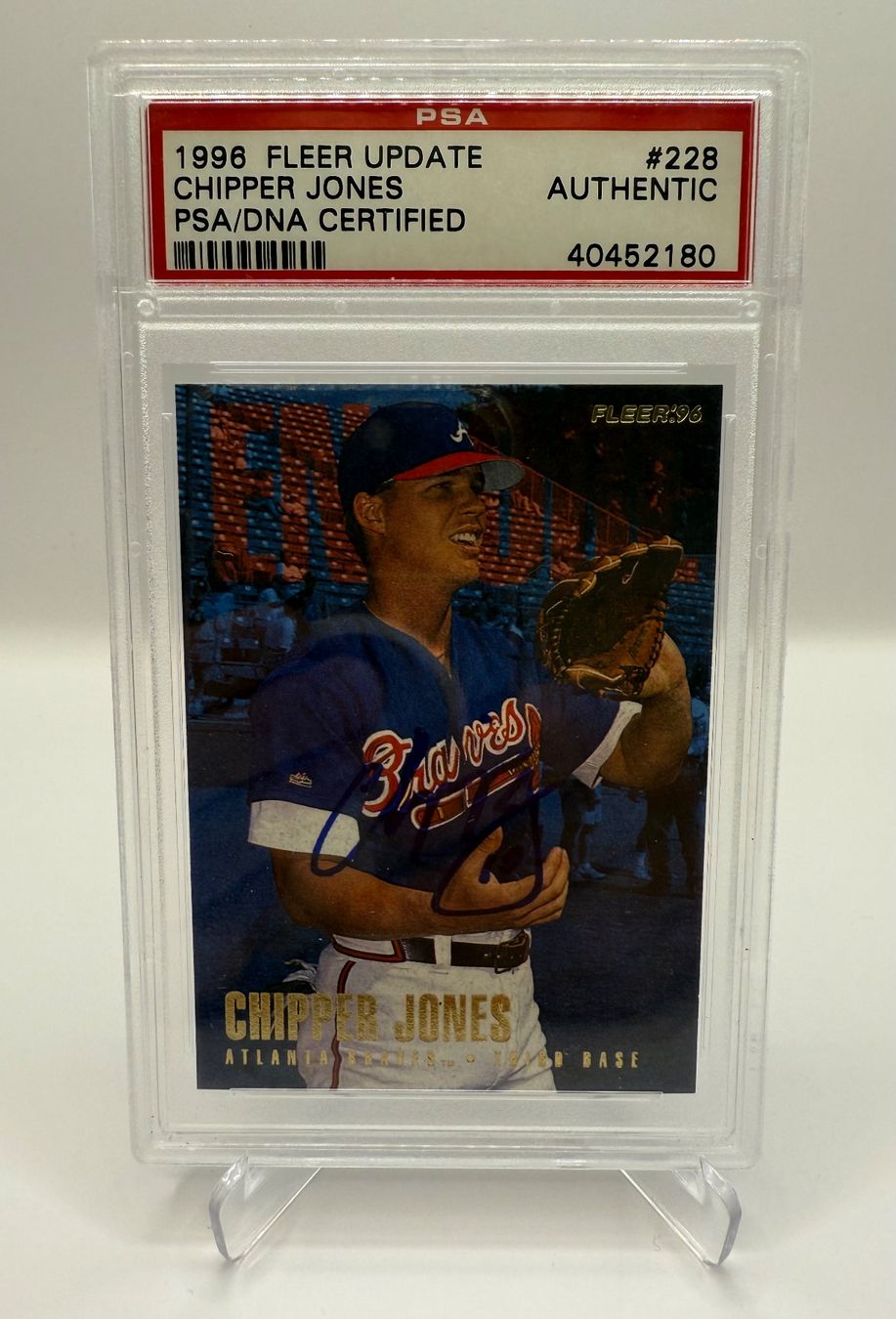 Carte collezionabili: 1996 FLEER UPDATE CHIPPER JONES PSA/DNA CERTIFIED #228 – Nuovo e nell'imballaggio originale da Dietikon venduto da gab_qz7y
