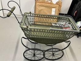 Alter Puppenwagen