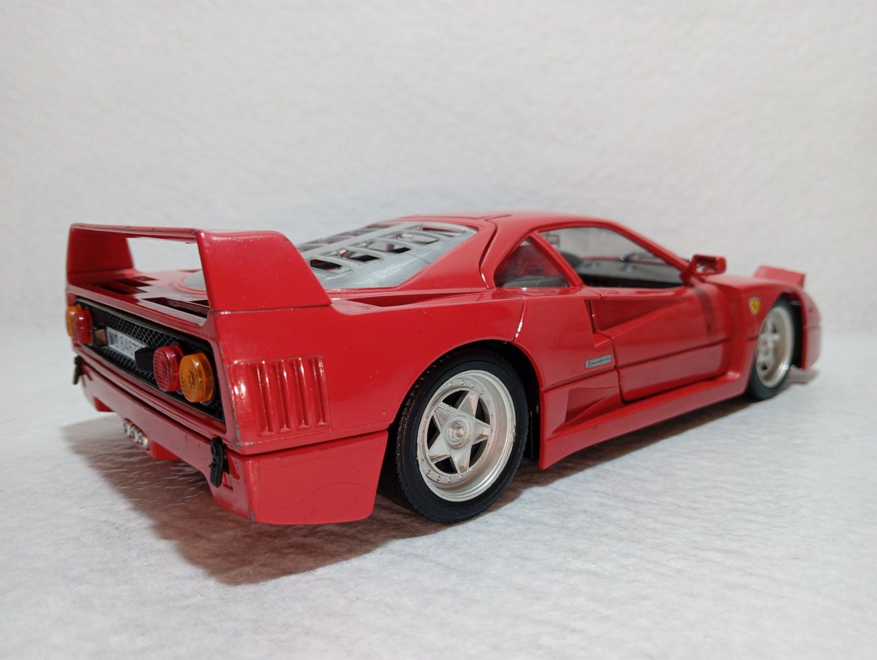 Modellautos: Ferrari F40 – Gebraucht aus Huttwil von Secondtrain 1