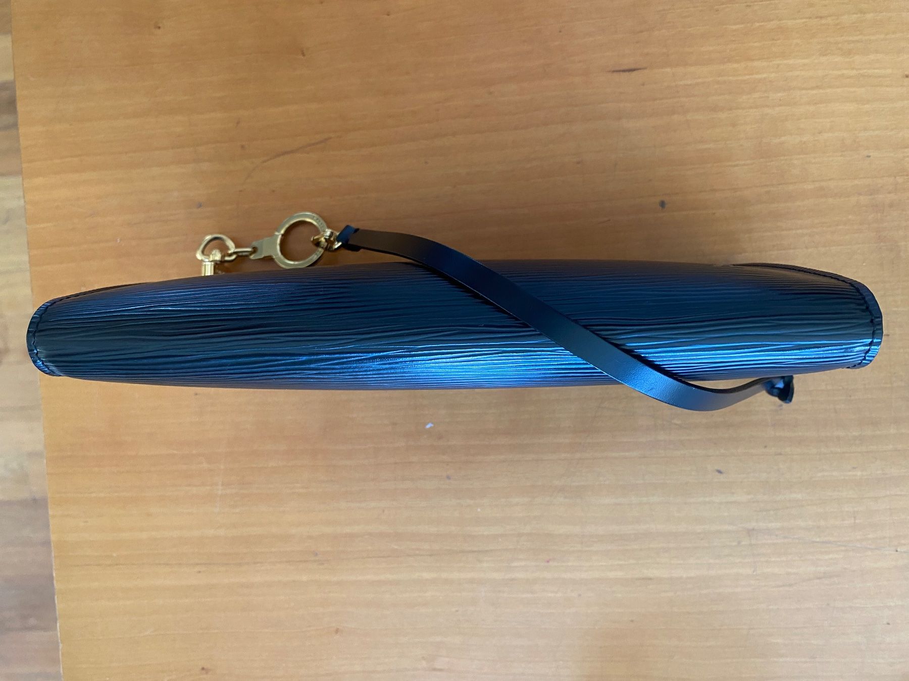 Louis Vuitton Taschen: Original Louis Vuitton Pochette schwarz – Neu (gemäss Beschreibung) aus Matten b. Interl von  6