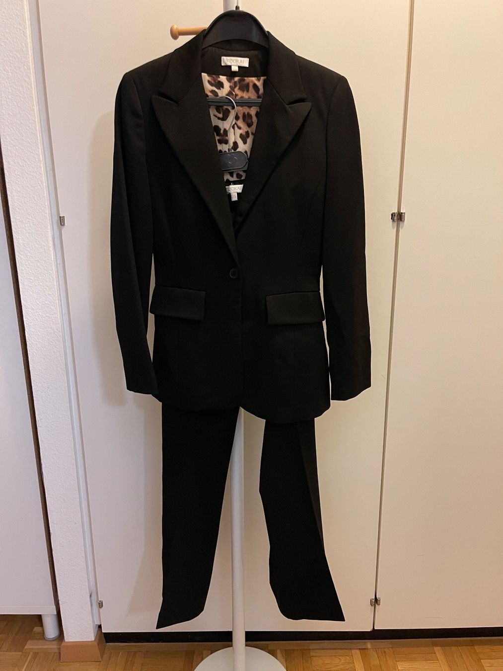 Completi & Tailleur: Ensemble Kookai jacket and trouser – Usato da Epalinges venduto da Lily2006
