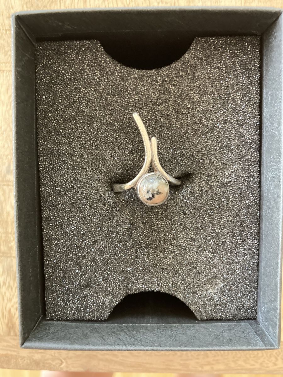 Bagues: Ring Silber mit Stein Grösse 56 – D'occasion à Hermetschwil-Staffeln par Morel01