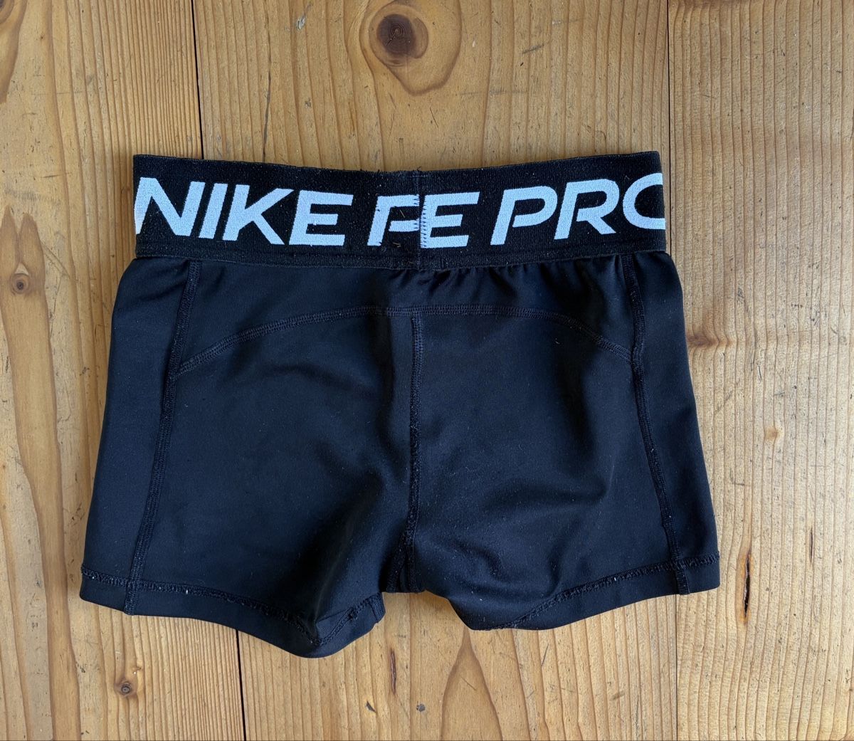 Pantaloni: Short Nike Pro fille 10/12 ans – Usato da Oberrieden venduto da fre_5vvl 1
