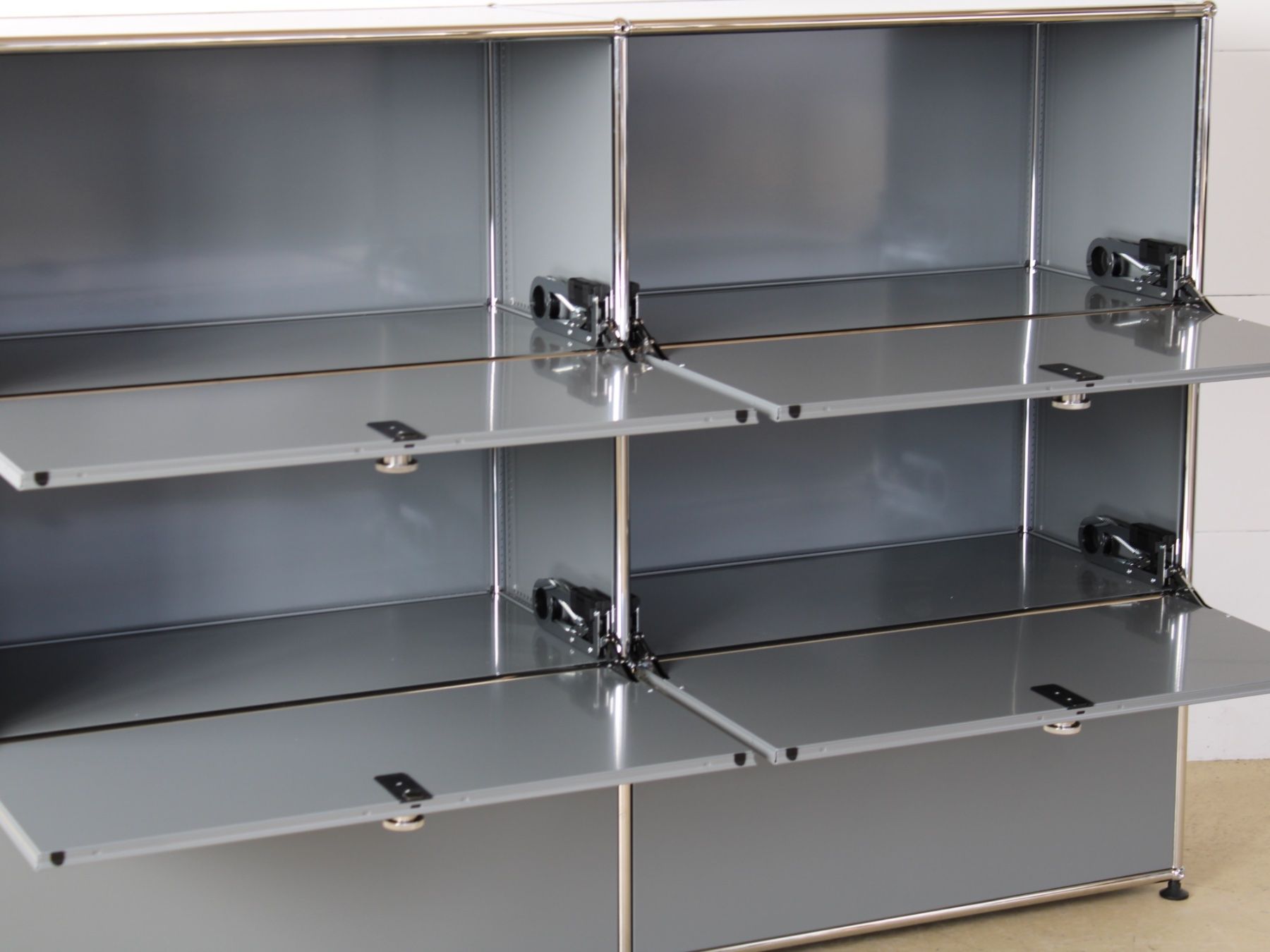 USM Kommoden: USM Sideboard in Mittelgrau, Lieferung möglich – Gebraucht aus Meinisberg von atelier_TILIJA 4