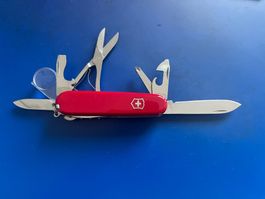 Neues Victorinox Explorer red, 1.6703