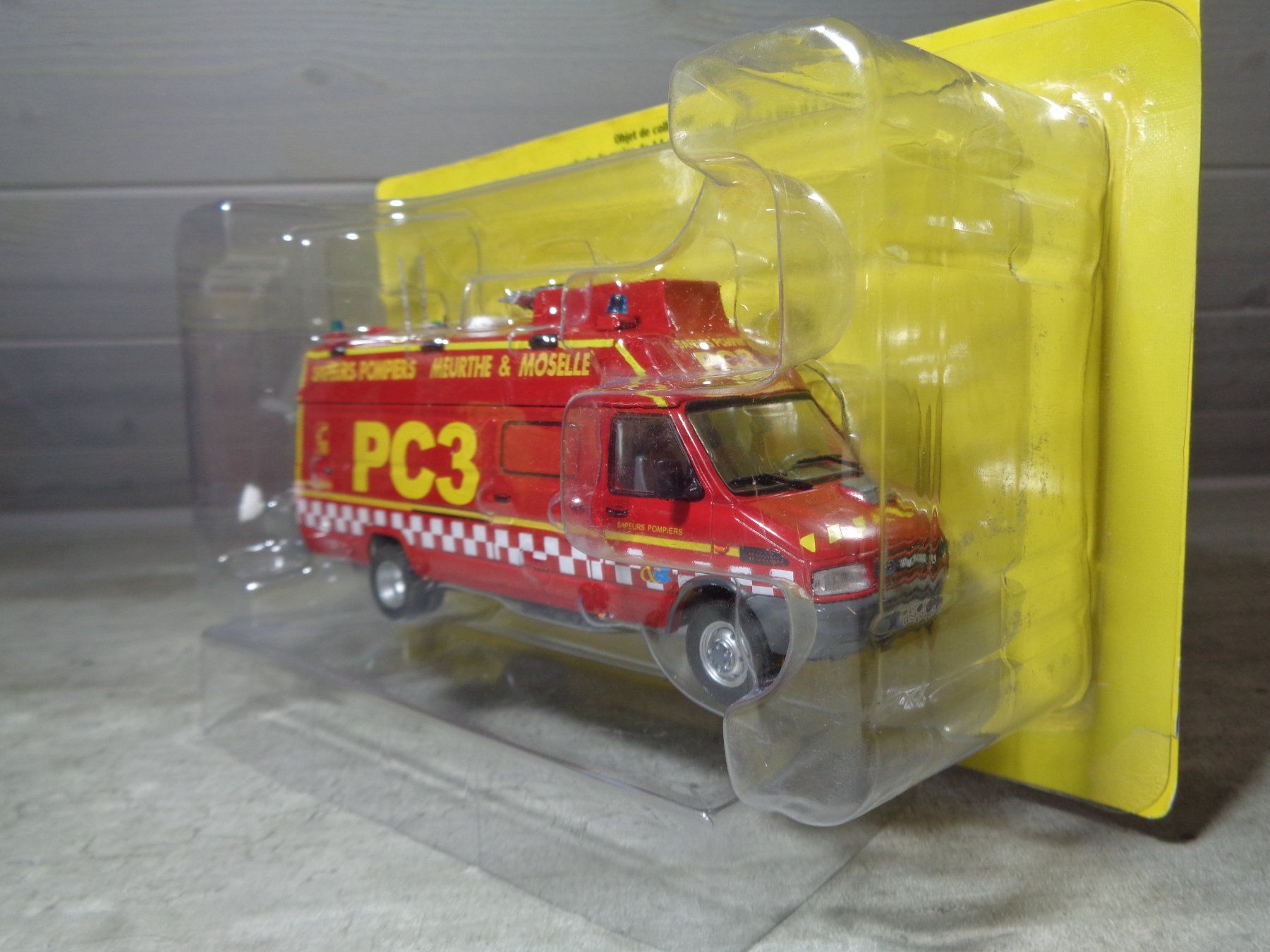 Iveco Modellini d'auto: Hachette 1:43 Iveco Daily Pompier – Nuovo e nell'imballaggio originale da Reconvilier venduto da rallycar
