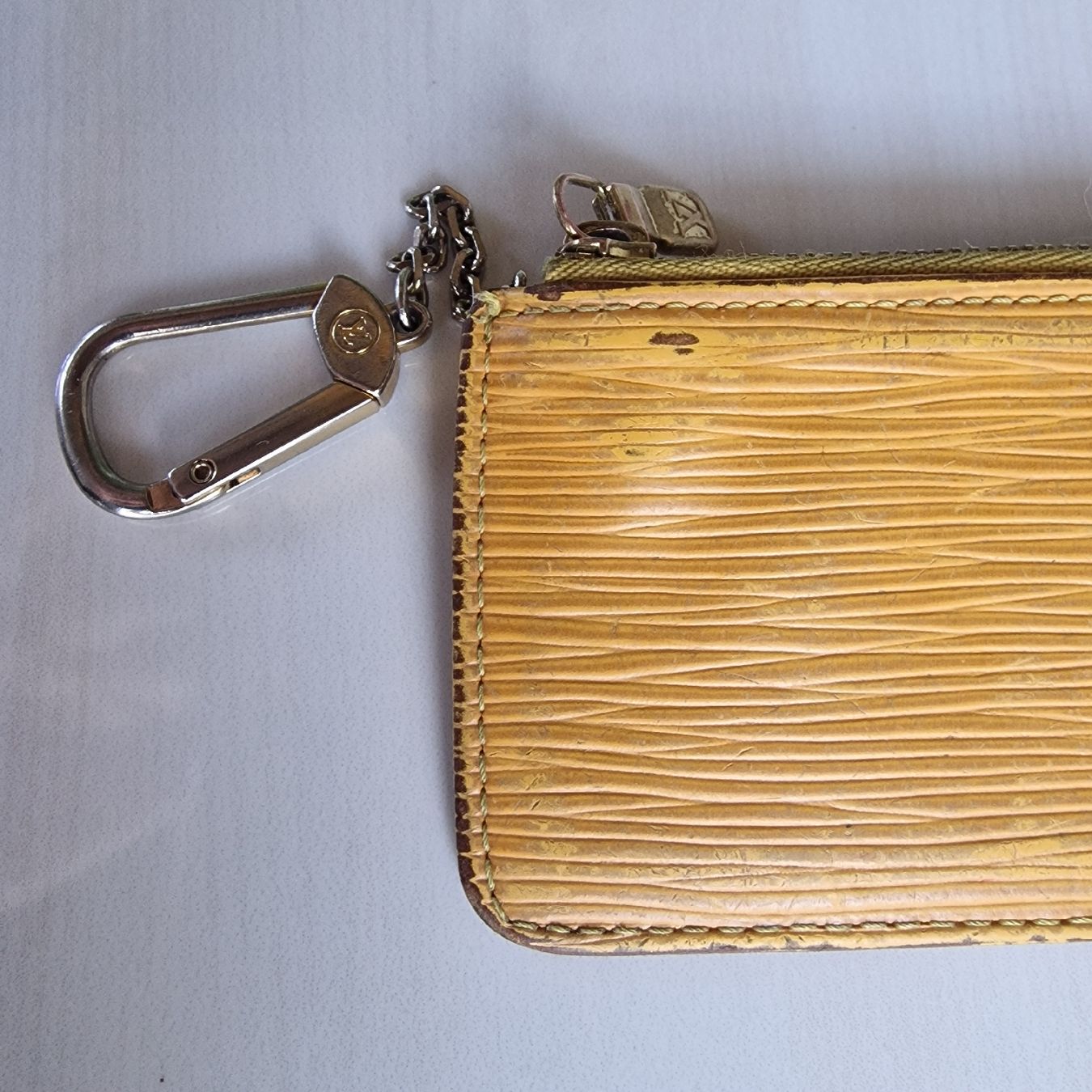 Louis Vuitton Portachiavi: Louis Vuitton Key Pouch Epi gelb – Usato da Effretikon venduto da 84CK 5