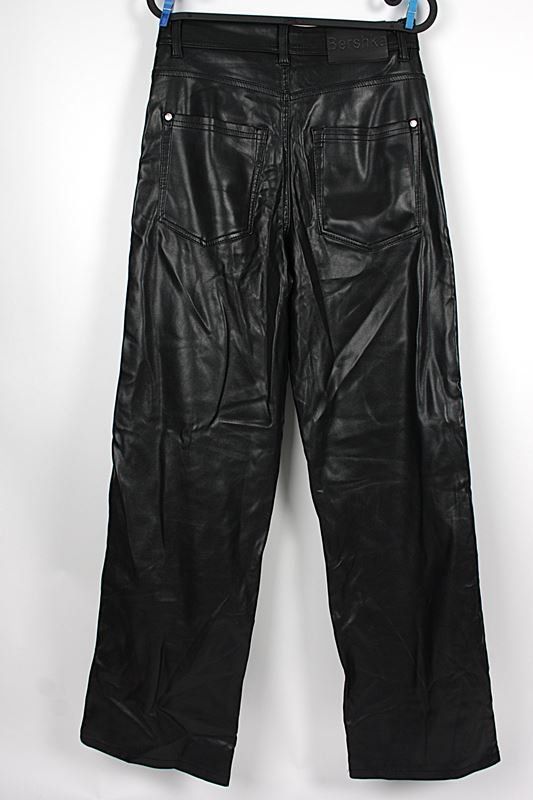Bershka Pantaloni: BERSHKA Kunstlederhose schwarz Gr. S – Usato da Zollikofen venduto da Restwert_Zollikofen 1