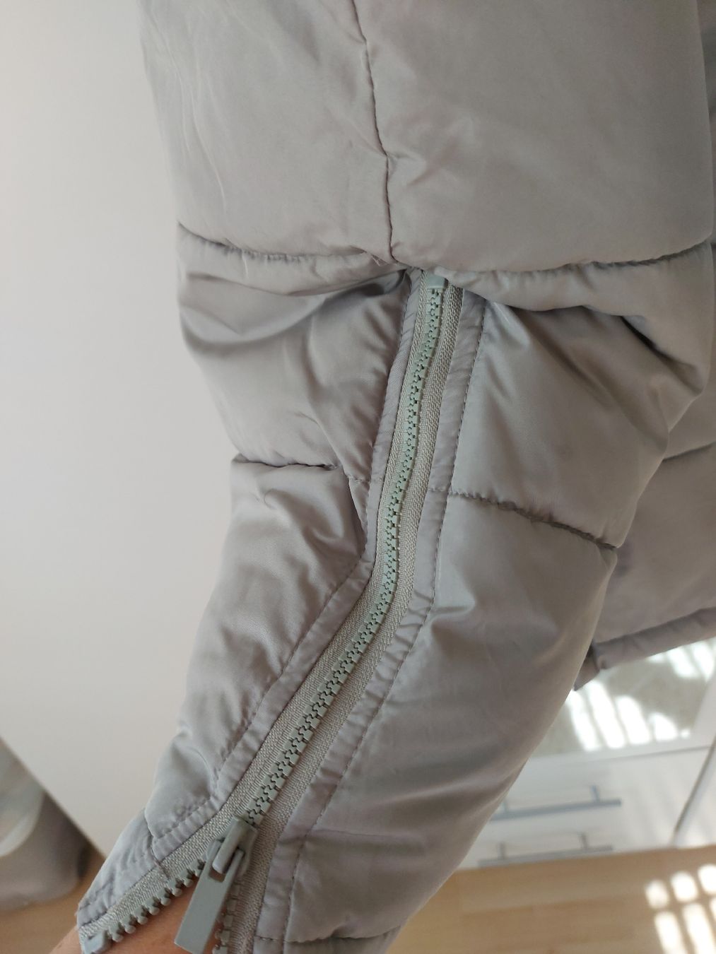 Gilet & Giacche senza maniche: Lange Steppweste mit Kapuze – Usato da Brig venduto da Mak_s2v9 3