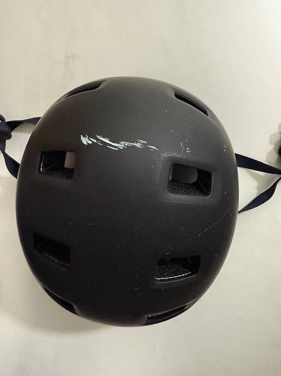 Caschi: Casco bici o skateboard – Usato da Massagno venduto da ele_5tss 1