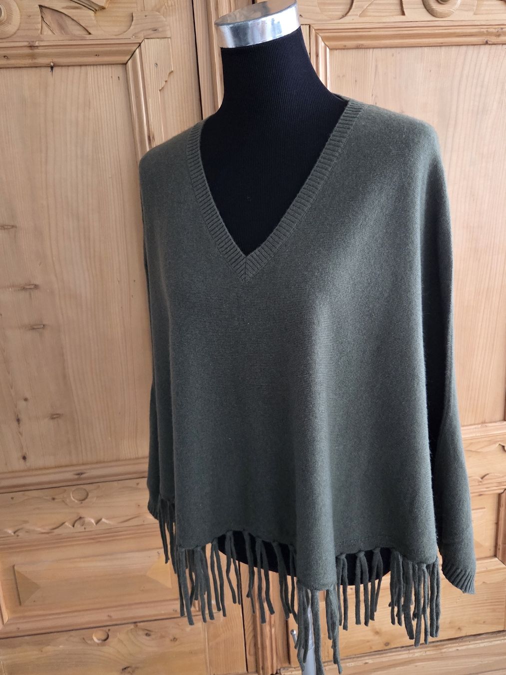 Autres vêtements femmes: schöner Poncho, Pullover Herzensangelegenheit – Neuf (Voir description) à Wiesendangen par Sinhuk