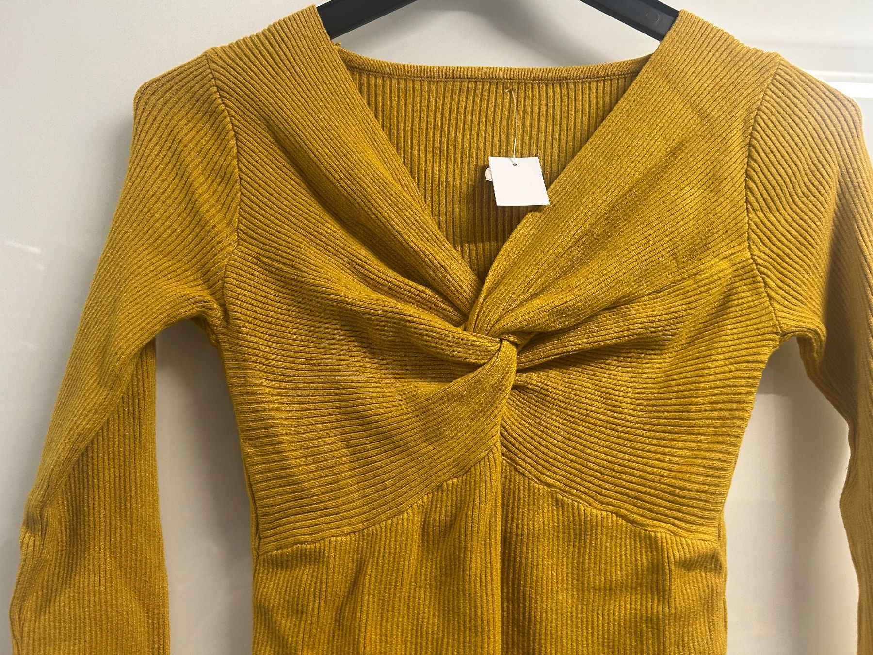 Maglioni & Felpe: Pullover Figurbetont Senffarbe One Size Neu – Nuovo e nell'imballaggio originale da Regensdorf venduto da Spyke55