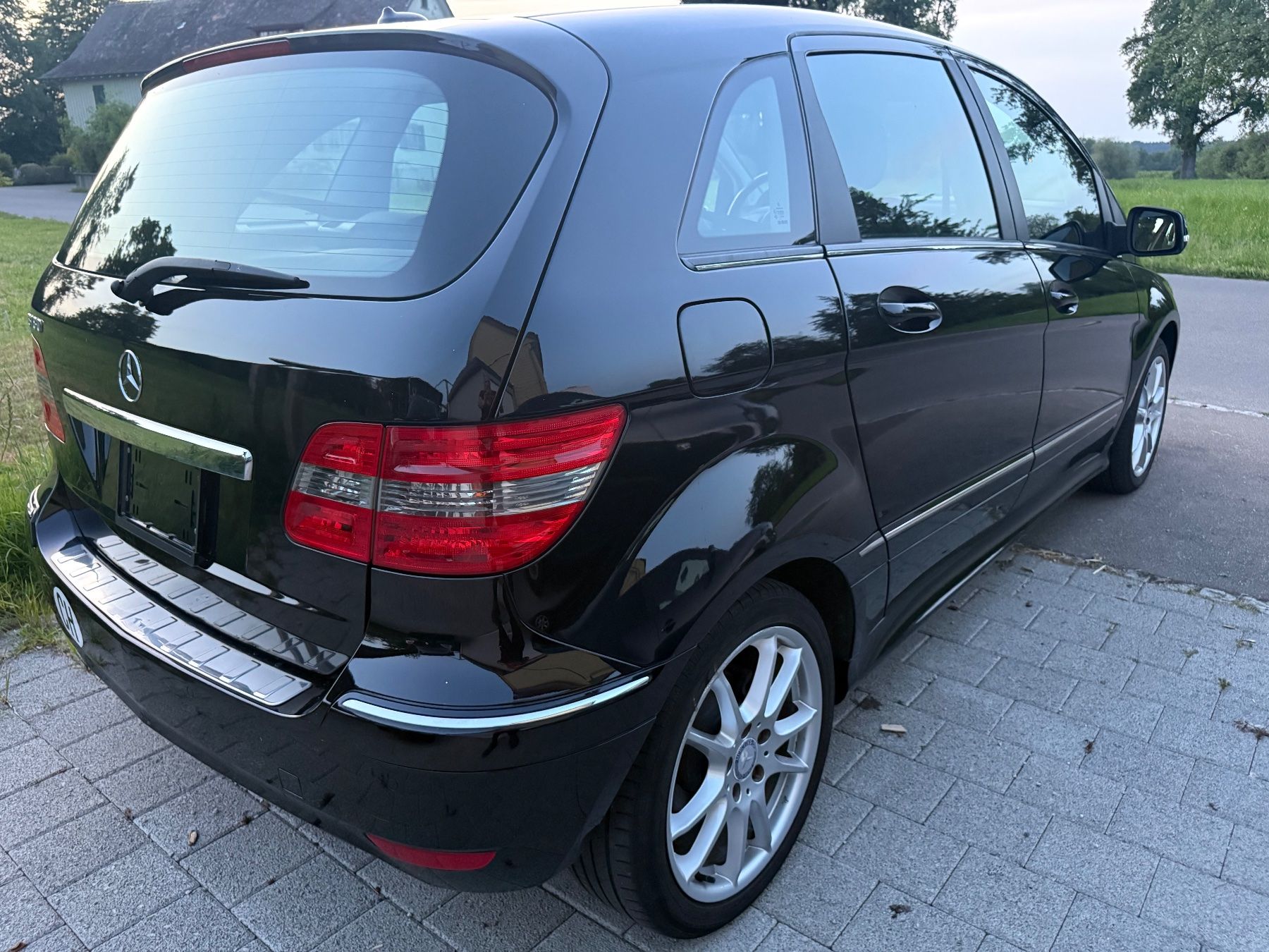 Mercedes-Benz Automobili: Mercedes B180 Blue – Usato da Egnach venduto da Nati97 2