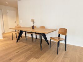 Vitra EM Tisch von Jean Prouvé – Massivholz Eiche Natur 