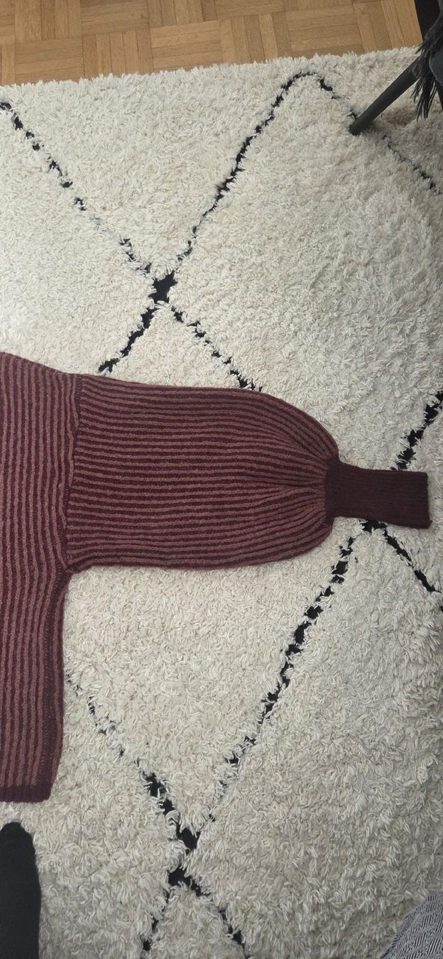 Vila Pulls & Sweat-shirts: Zweifarbiger Feinstrickpullover – D'occasion à Belp par mar_wyp6 1