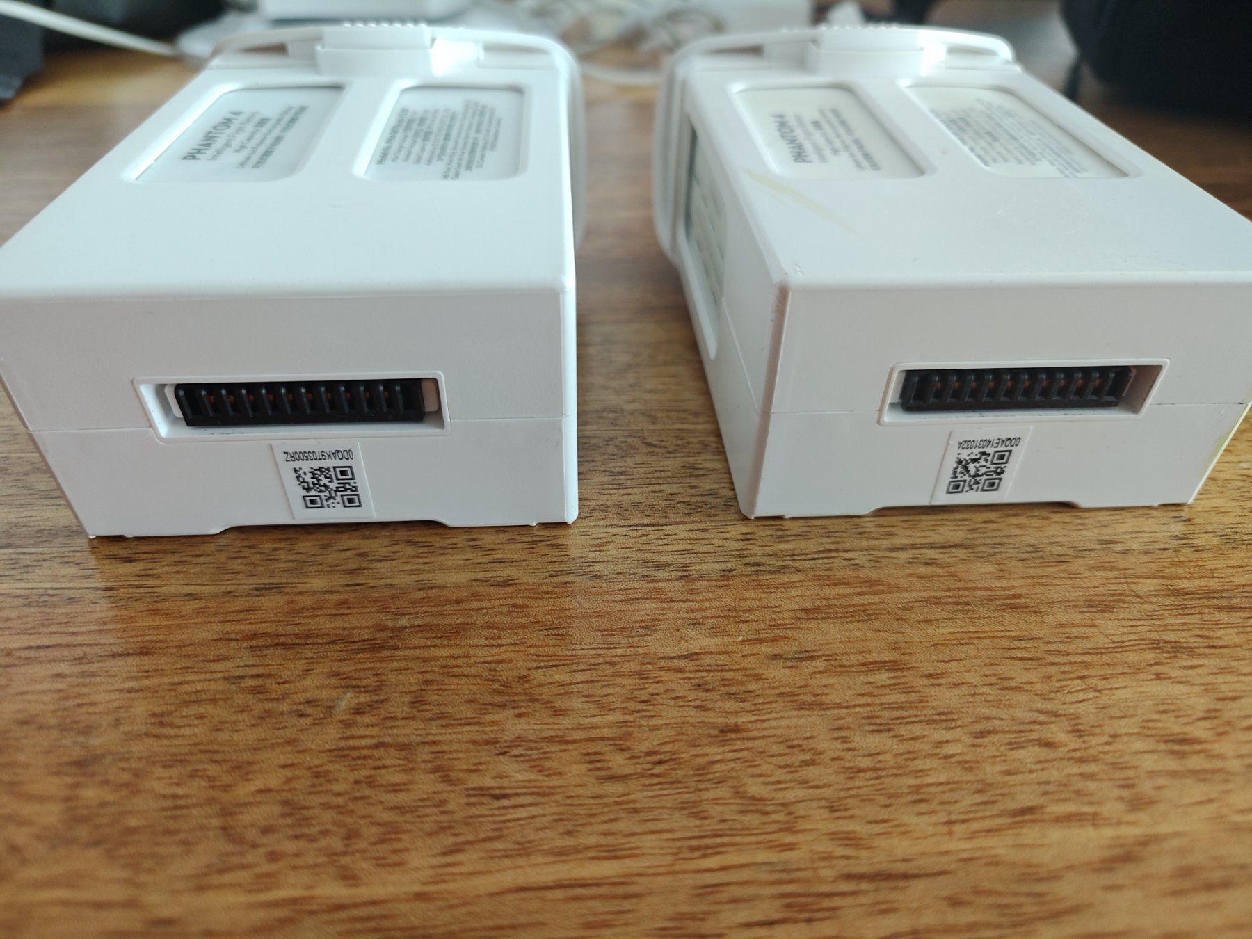 DJI Accus: DJI Phantom 4 pro akkus / 2 Stk. gebraucht – D'occasion à Starrkirch-Wil par Manu_aka_sell 6