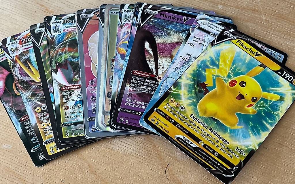 Carte collezionabili: 20 Pokémon Cards V oder VMax – Usato da Grenchen venduto da mammamia25