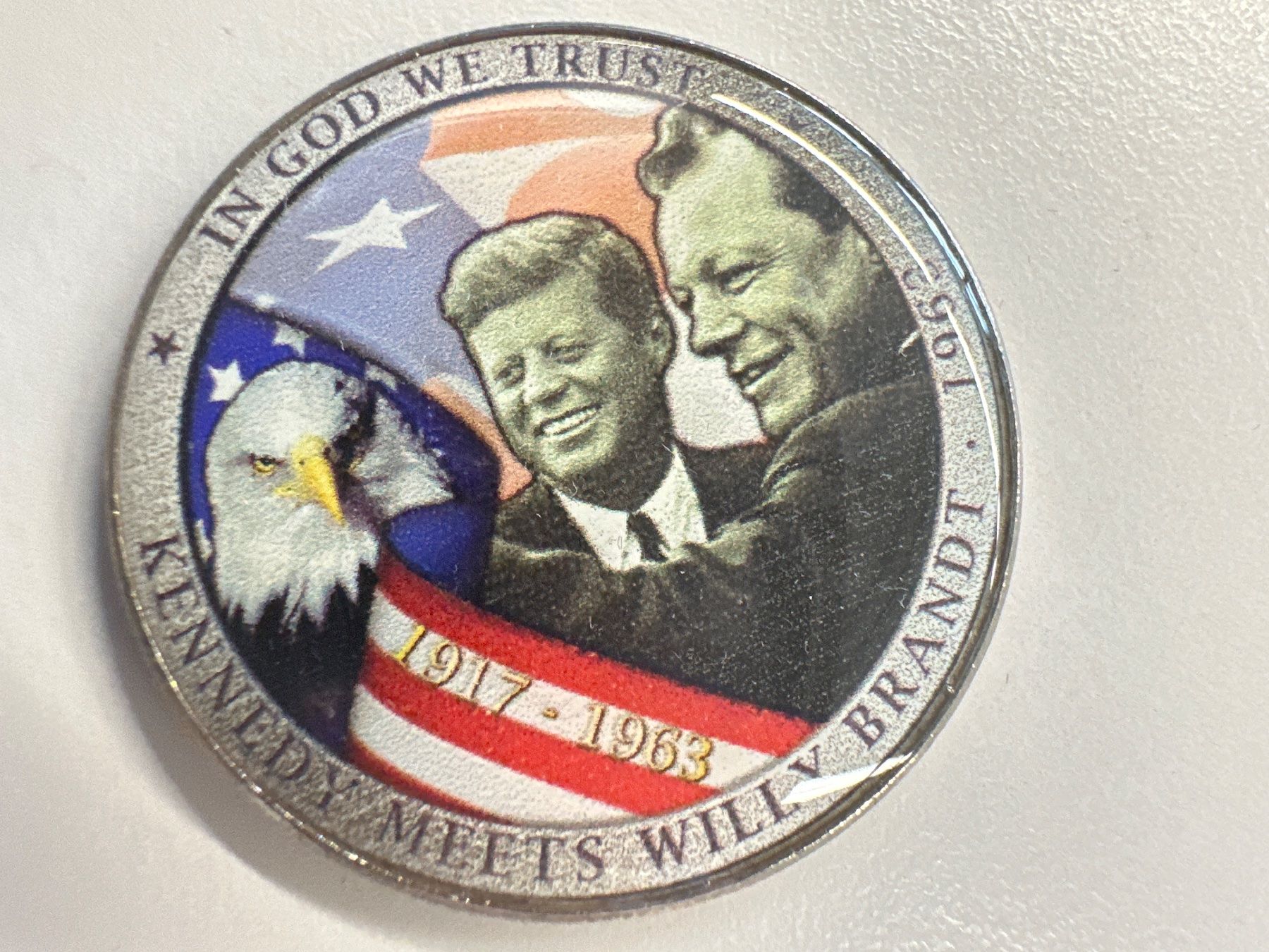 Tutti le monete: 4 versch. 1 Dollar Farb-Präsident Kennedy Amerika – Nuovo (secondo la descrizione) da Herisau venduto da herau 7