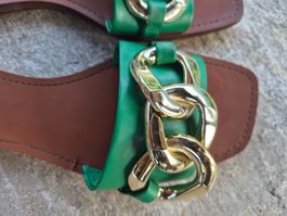 Sandali ZARA verdi con catena dorata taglia 40