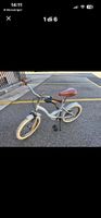 Bici da bambino celeste con pneumatici bianchi usata