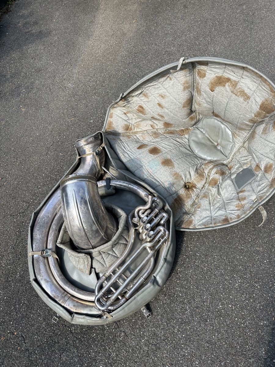 Musikinstrumente: Tuba Sousaphon mit Schutzhülle – Gebraucht aus Steinhausen von Lisa08_01