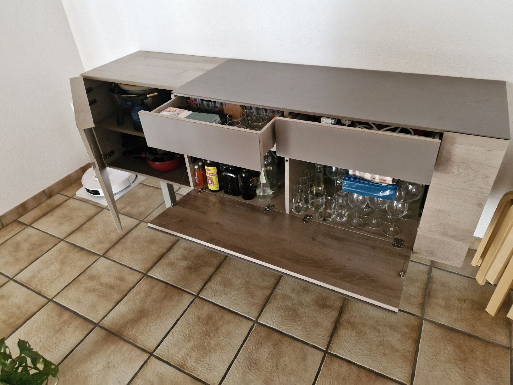 Credenze: Buffet design moderne bois et gris bon état – Usato da Coeuve venduto da lea_rl6f 1