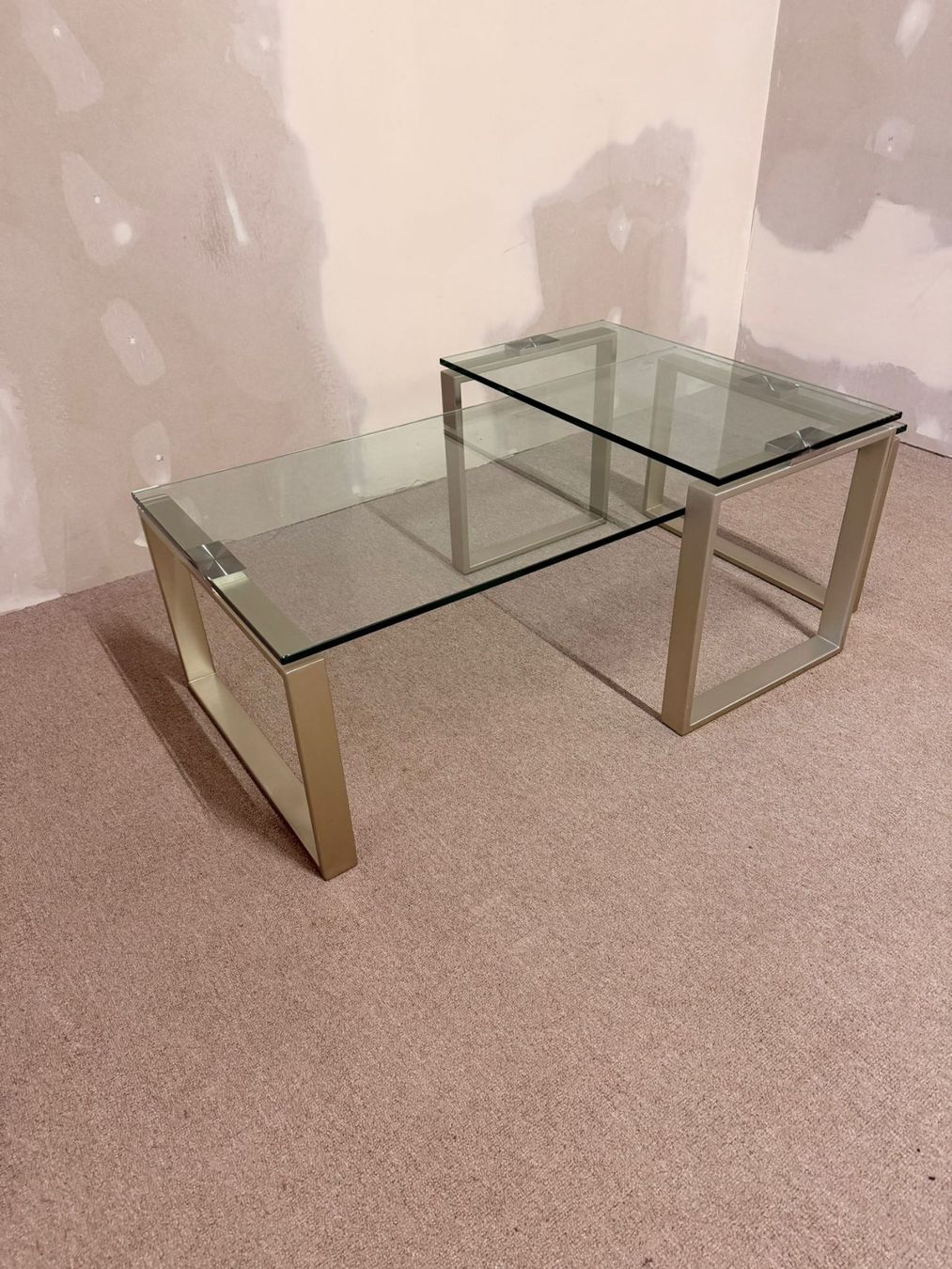 Tavoli: 2er Set Coffee Table Couchtisch Kombination aus Glas/ Metall – Usato da Rickenbach ZH venduto da Der-Insider