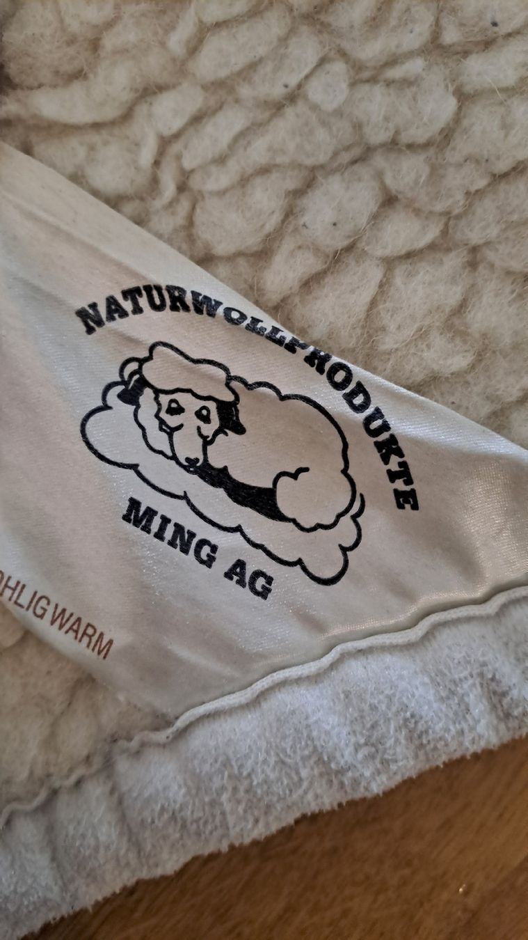 Coperte: Merino Schaffelldecke – Usato da Ebikon venduto da sunneschii100 1