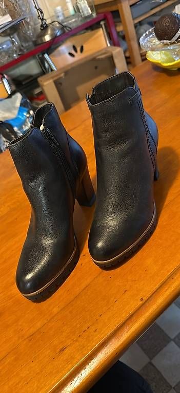 Scarpe da donna: Chaussures pour femme – Usato da Thônex venduto da donfuegoxx 4