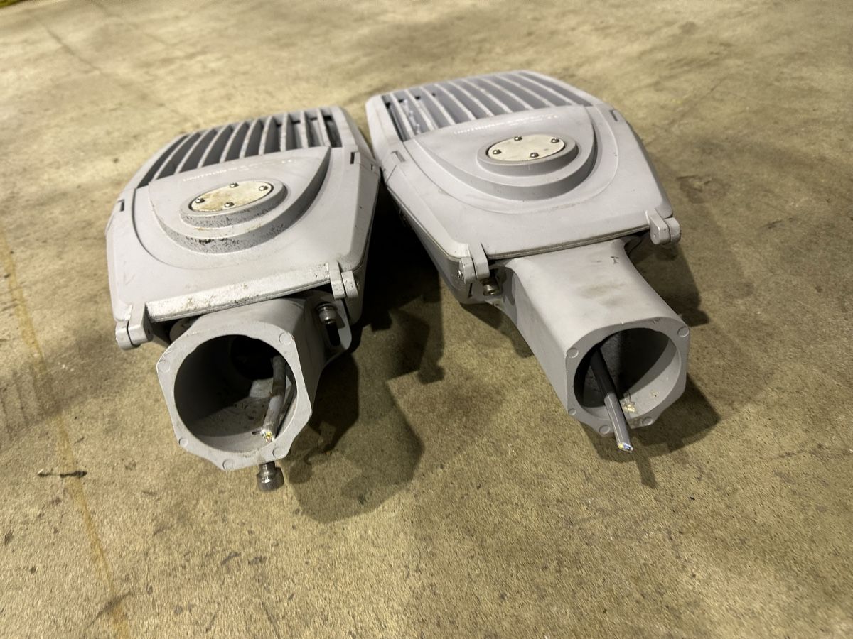 Lampade: 2 Stk. UNITRON LED Strassenleuchten ab 79.00 – Usato da Liebistorf venduto da motocentergmbh 2