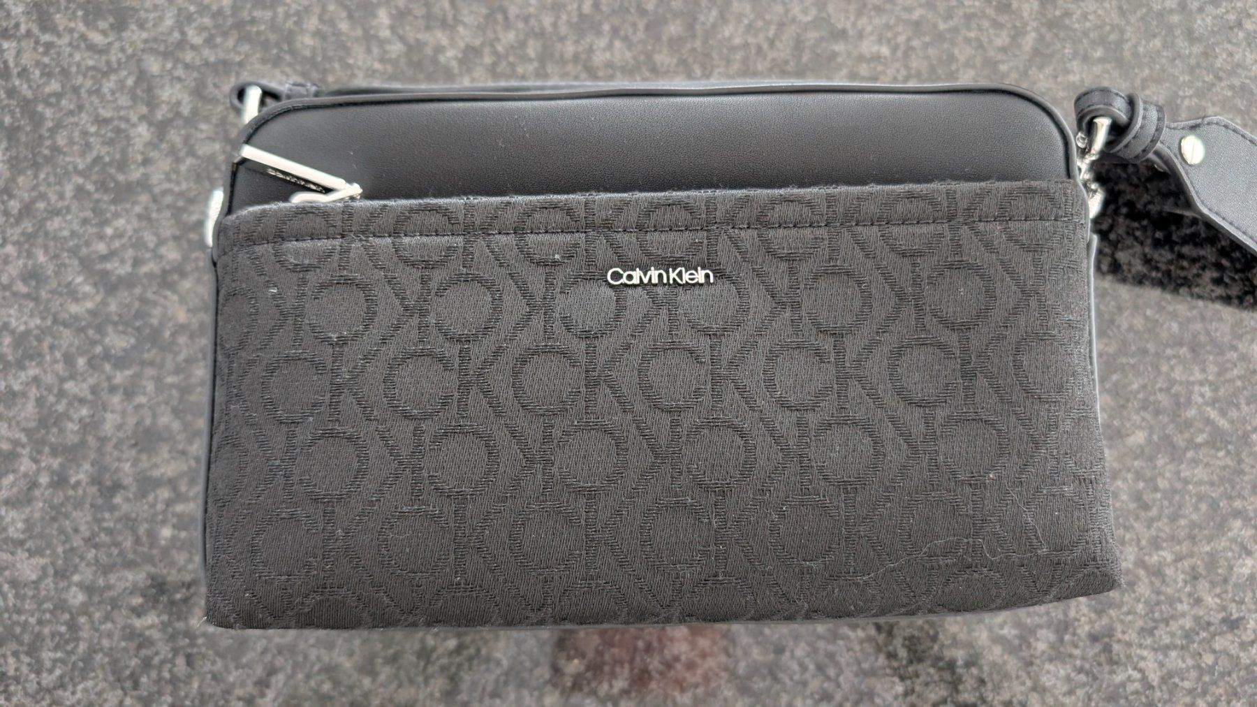 Calvin Klein Borse da donna: Calvin Klein Handtasche – Usato da Zermatt venduto da pinky025