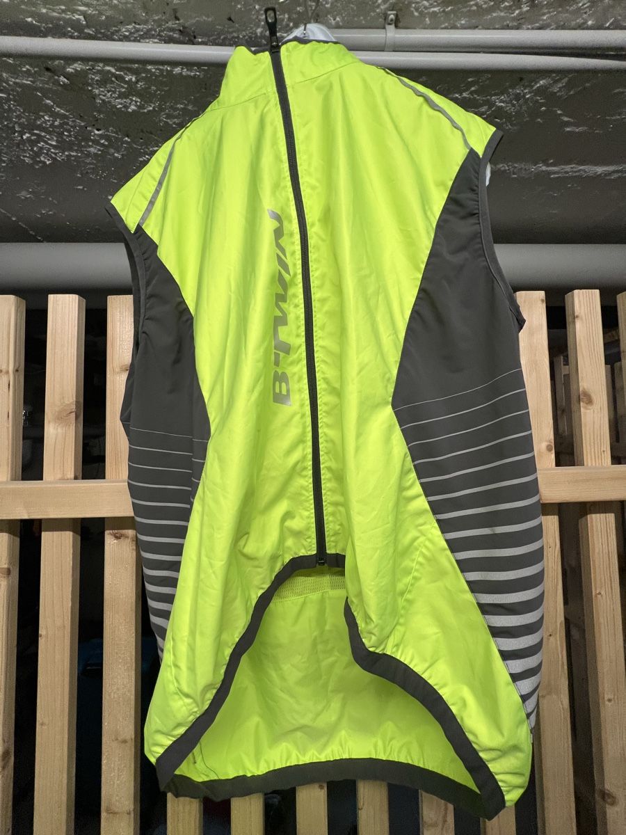 Decathlon Lotti di vestiti: B'Twin cycling set helmet jacket and gloves used – Nuovo (secondo la descrizione) da Basel venduto da luc_8ghp 8