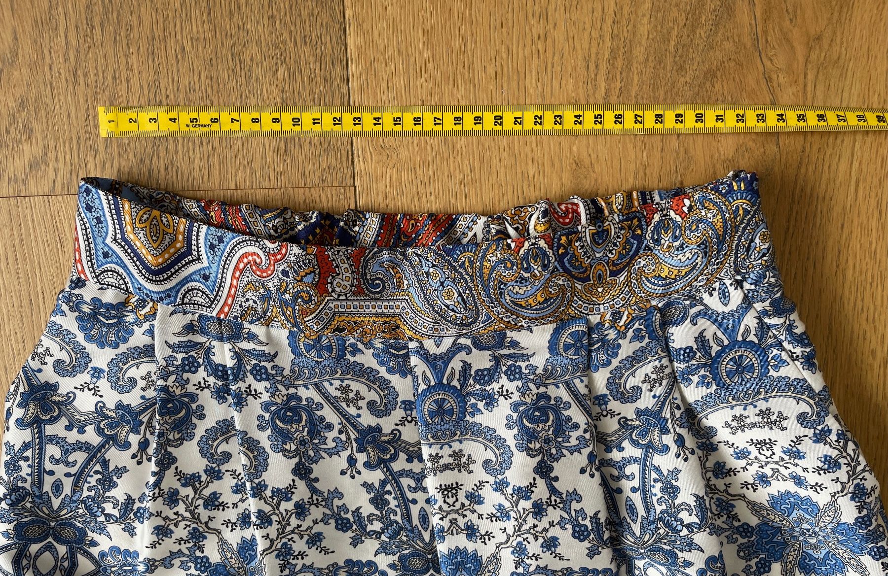 Hosen: Elegante Dreiviertel-Sommerhose glänzend – Gebraucht aus Grenchen von M_ina 2
