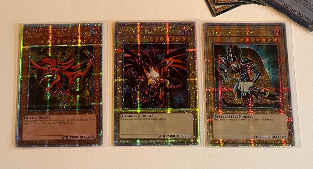 Yu-Gi-Oh! Karten Sammlung - 100 Karten Inkl. 10 Holos, Blauäugiger Drache & Dunkler Magier, NM