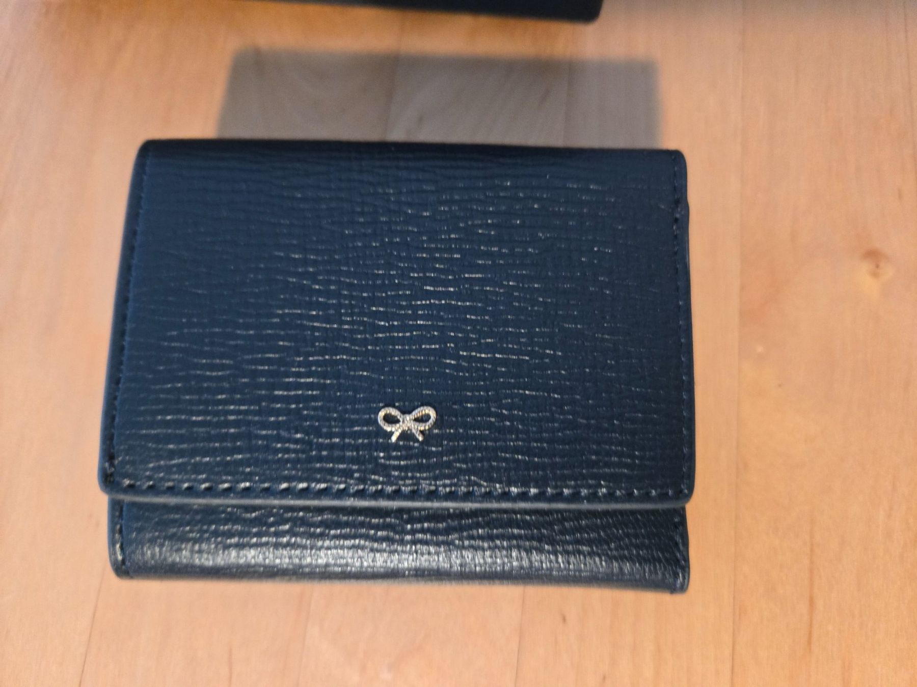 Anya Hindmarch Portamonete: Anya Hindmarch Portemonnaie – Nuovo (secondo la descrizione) da Luzern venduto da Yumbob 1