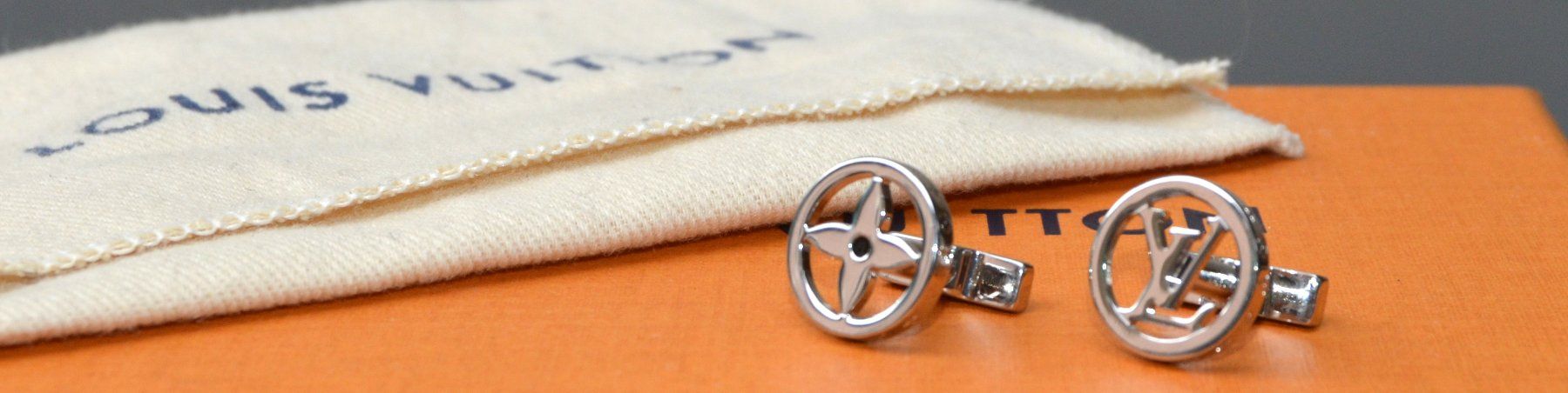 Louis Vuitton Gemelli: Louis Vuitton Manschettenknöpfe / boutons de manchette – Usato da Collonges venduto da Auganien