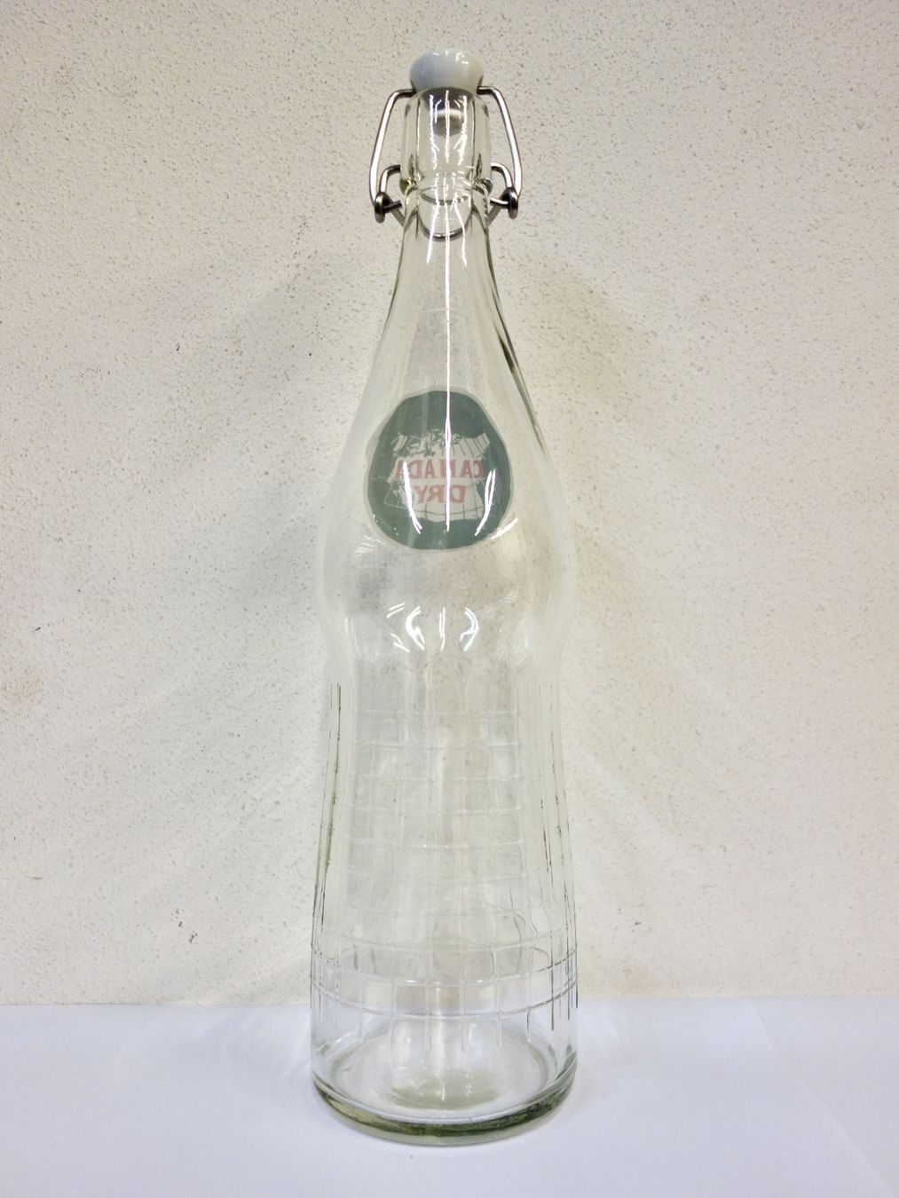 Bicchieri, Caraffe & Bottiglie: alte Flasche CANADA DRY GINGER ALE Vintage 1966 – Usato da Kerzers venduto da Flaschenposten 5