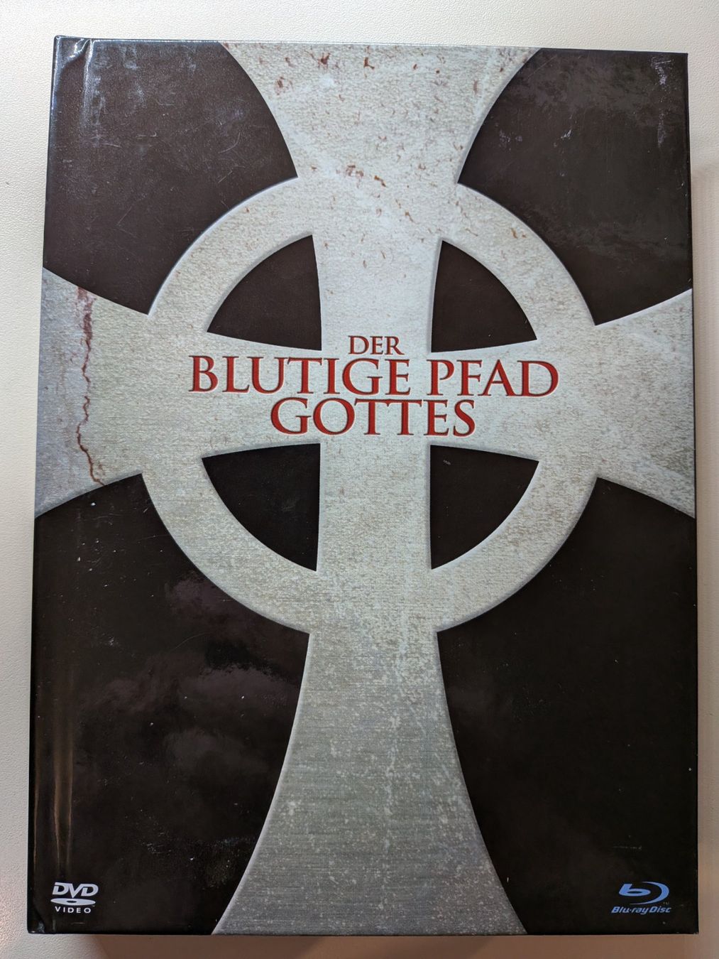Tous les DVDs: Der Blutige Pfad Gottes - Mediabook [Blu-ray+2DVDs] – D'occasion à Port par gecotom