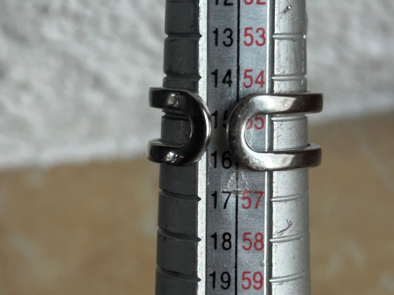 Ringe: Ring grau-weiss (Grösse 54) – Gebraucht aus Laufen von Bellebellezza 6
