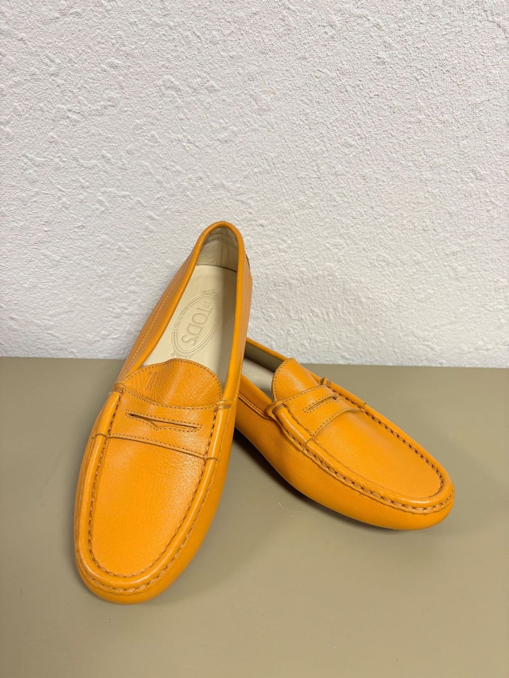 Tod'S Damenschuhe: Tod's Mocassins orange – Gebraucht aus Bottmingen von ana_5hrv