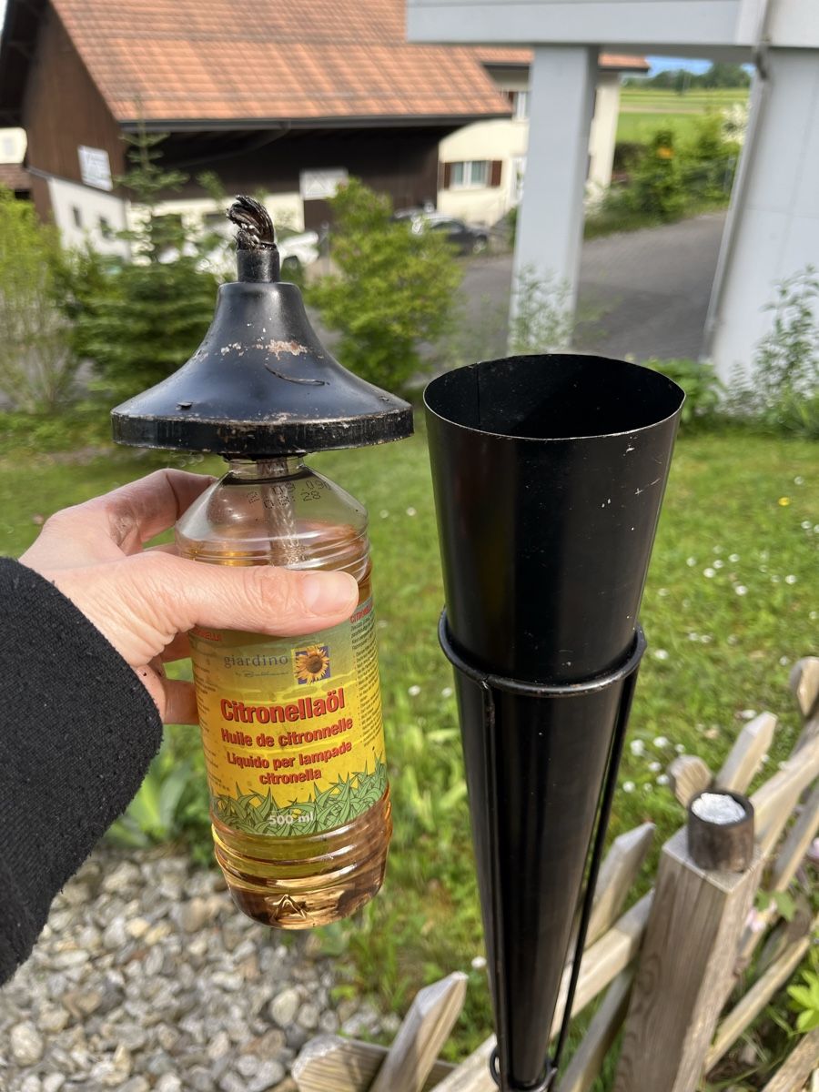 Candele: 2 schwarze Fackeln mit Citronellaöl – Usato da Rottenschwil venduto da gle81 5
