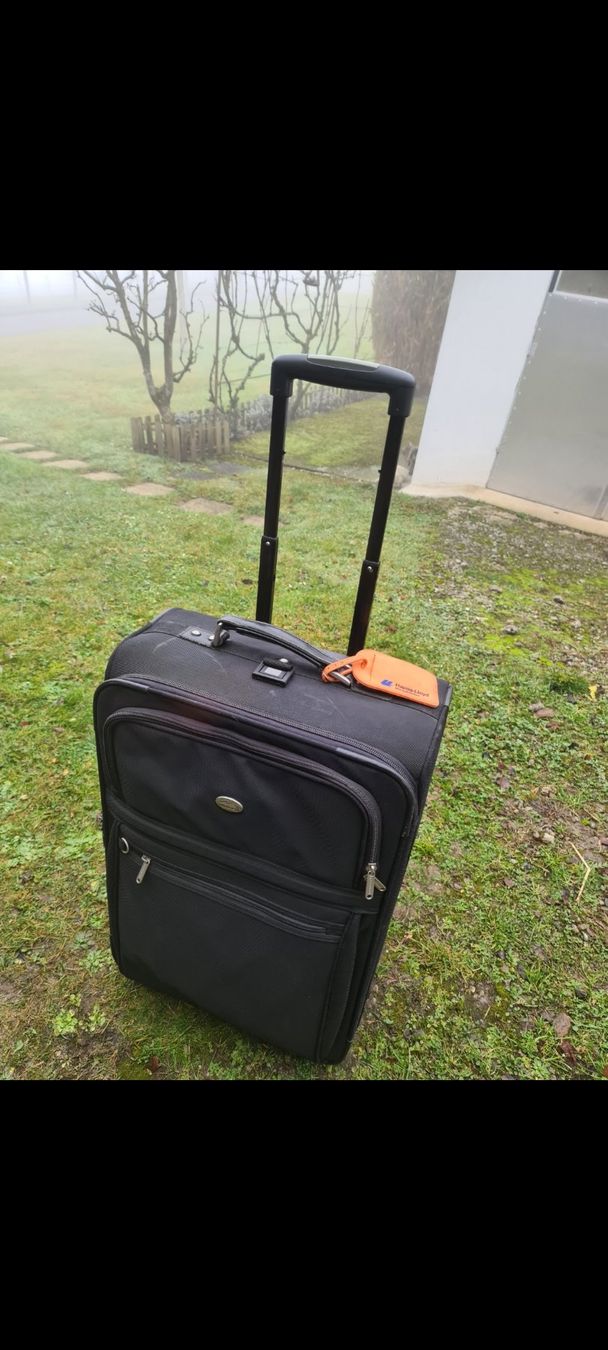 Valigie: Schwarzer Reisekoffer – Usato da Niederlenz venduto da DaveDasWahnsinn 1