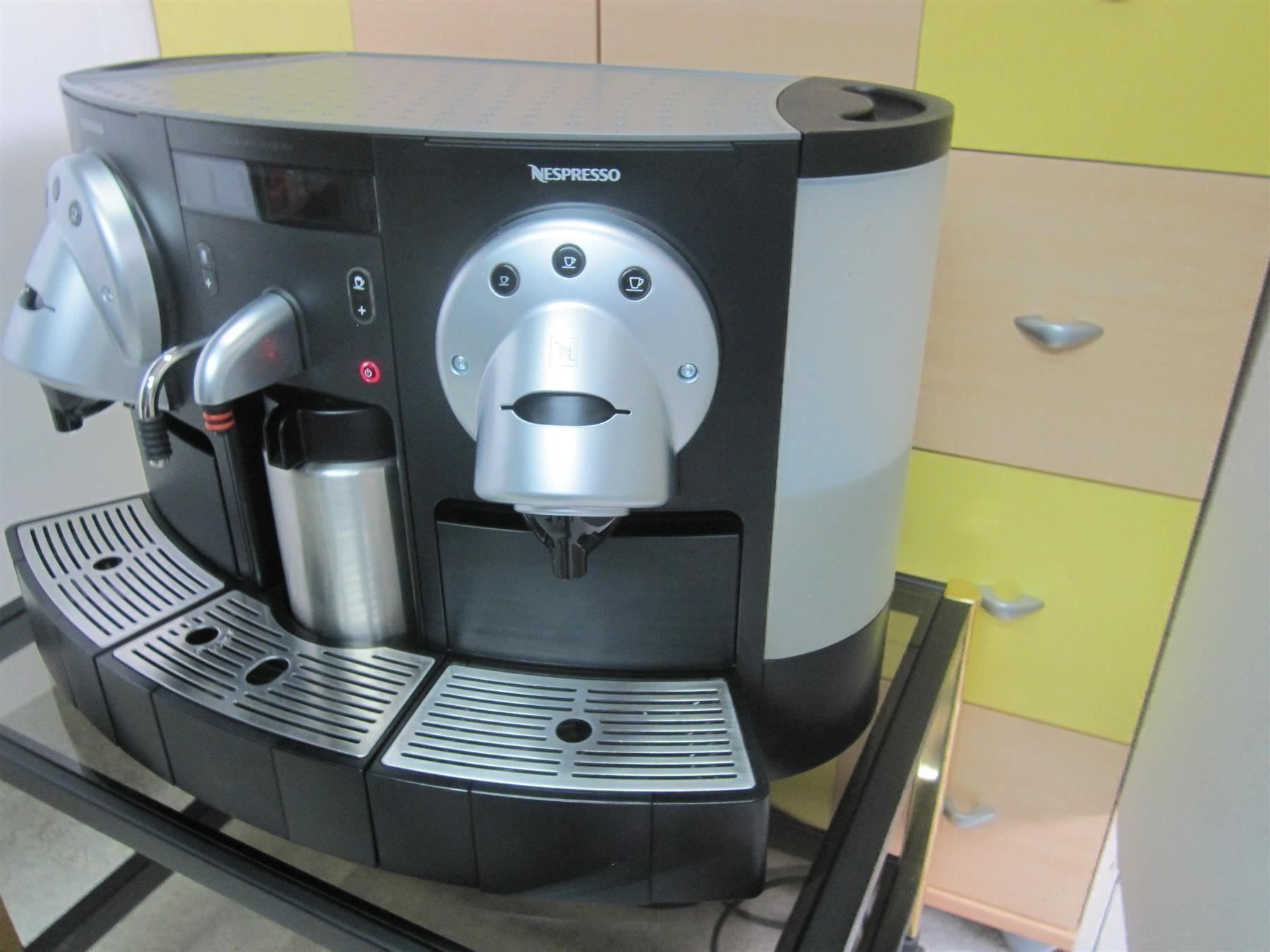 Nespresso Macchine per caffè & Macchine per espresso: Nespresso GEMINI CS 220 PRO AB*SERVICE – Usato da Hochdorf venduto da Toni_M 5