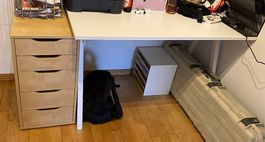 Bürotisch und Schubladenstock