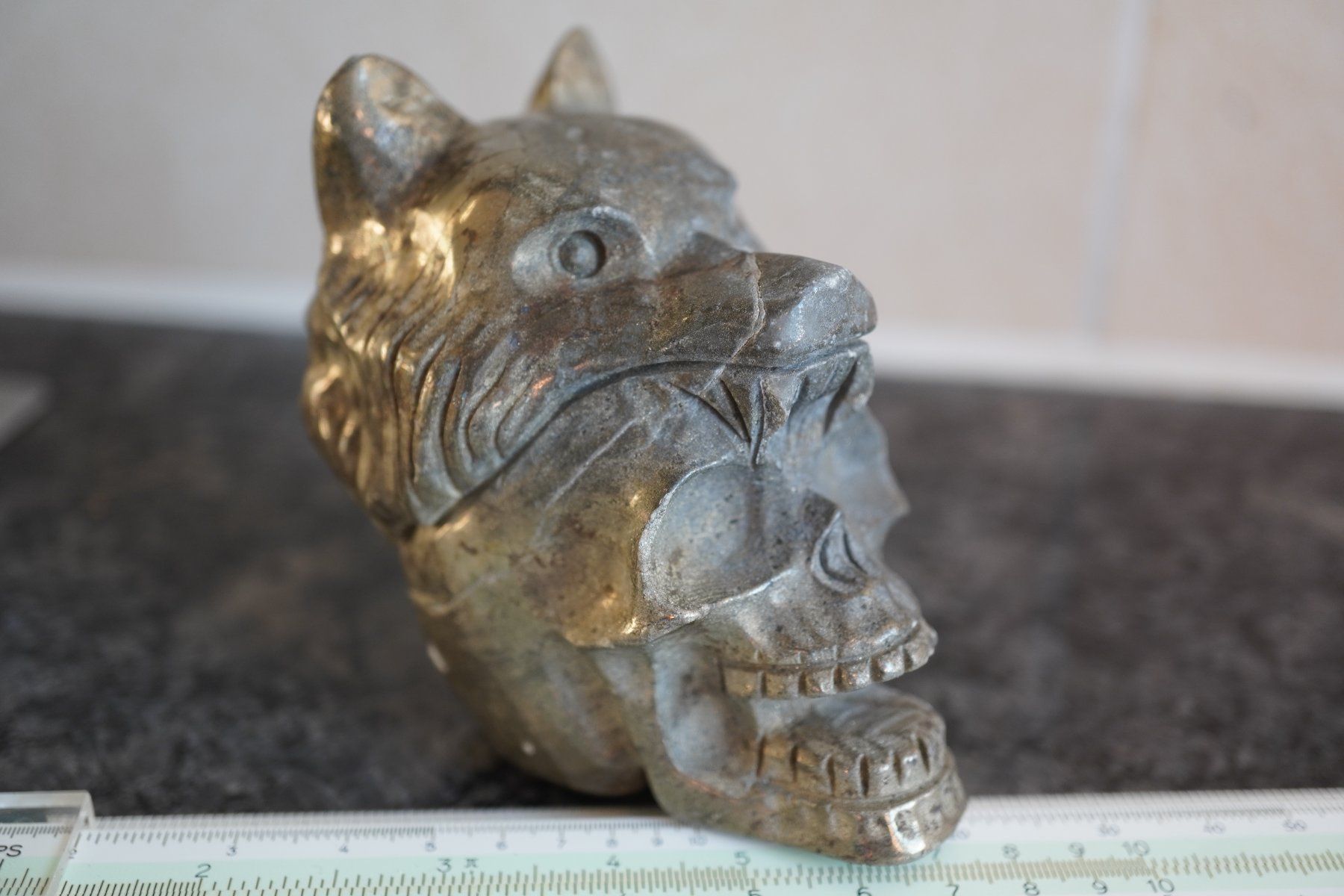 Minerali & Pietre curative: Pyrit Wolf  Skull   70mm x 45mm    TOPSTONE Detailliert – Nuovo e nell'imballaggio originale da Eschenbach SG venduto da topstone 7