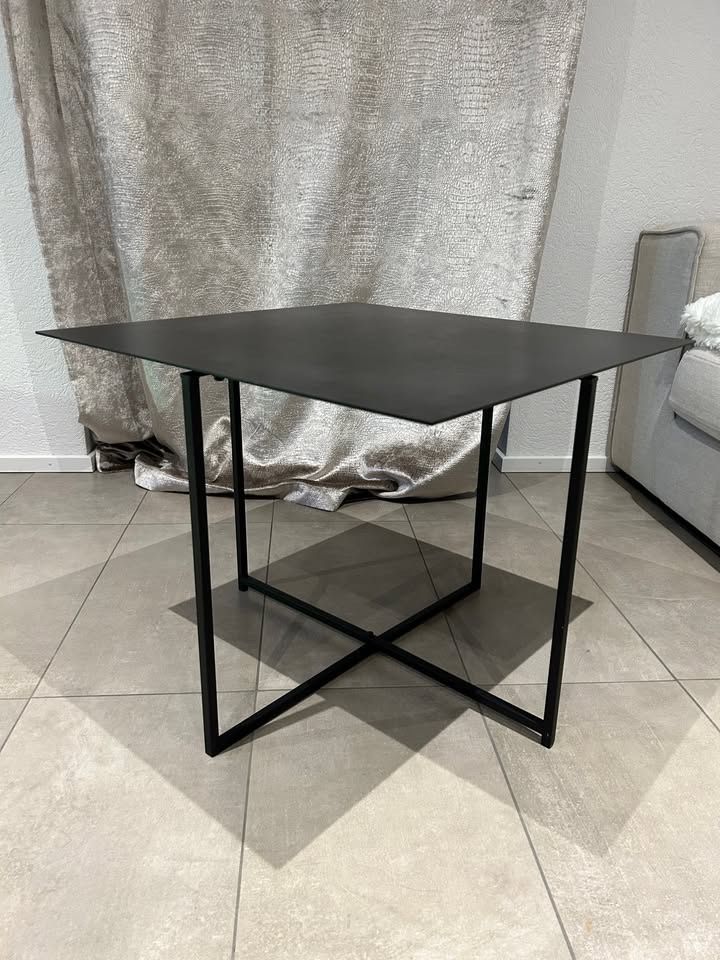 Tavoli: table de salon – Usato da Chézard-St-Martin venduto da loa_hwc9