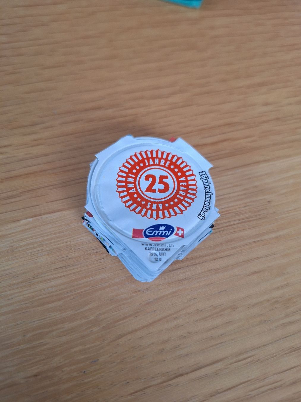 Emmi Kaffeerahmdeckel: Kaffeerahmdeckeli Serie 1.581 – Gebraucht aus Wanzwil von chlinih93