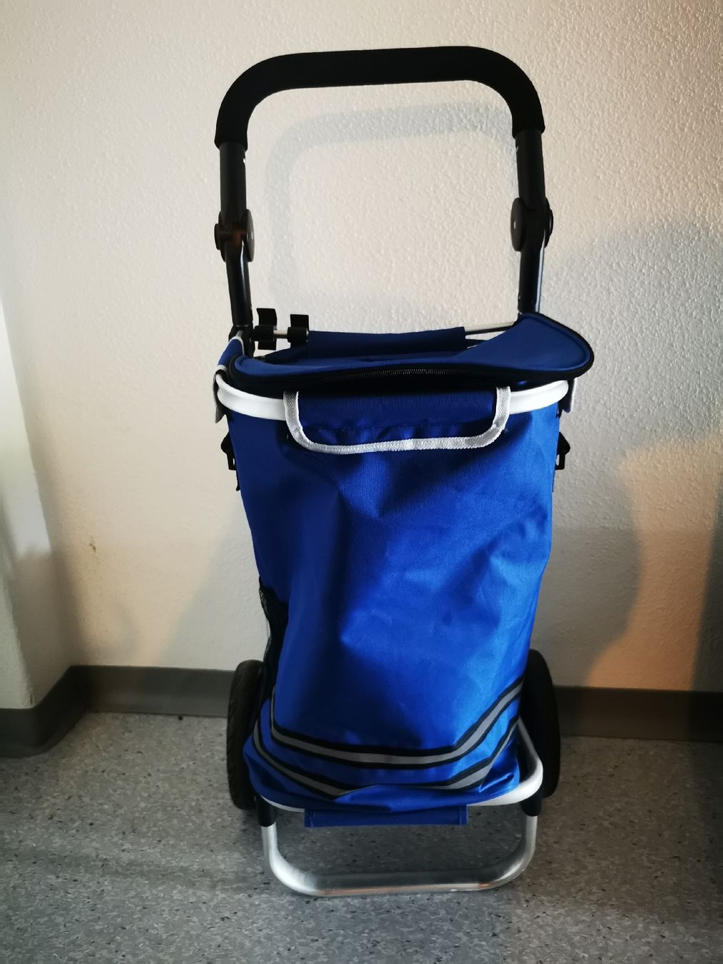 Autres articles pour la maison: Einkaufswagen – D'occasion à Rosshäusern par Nimue123