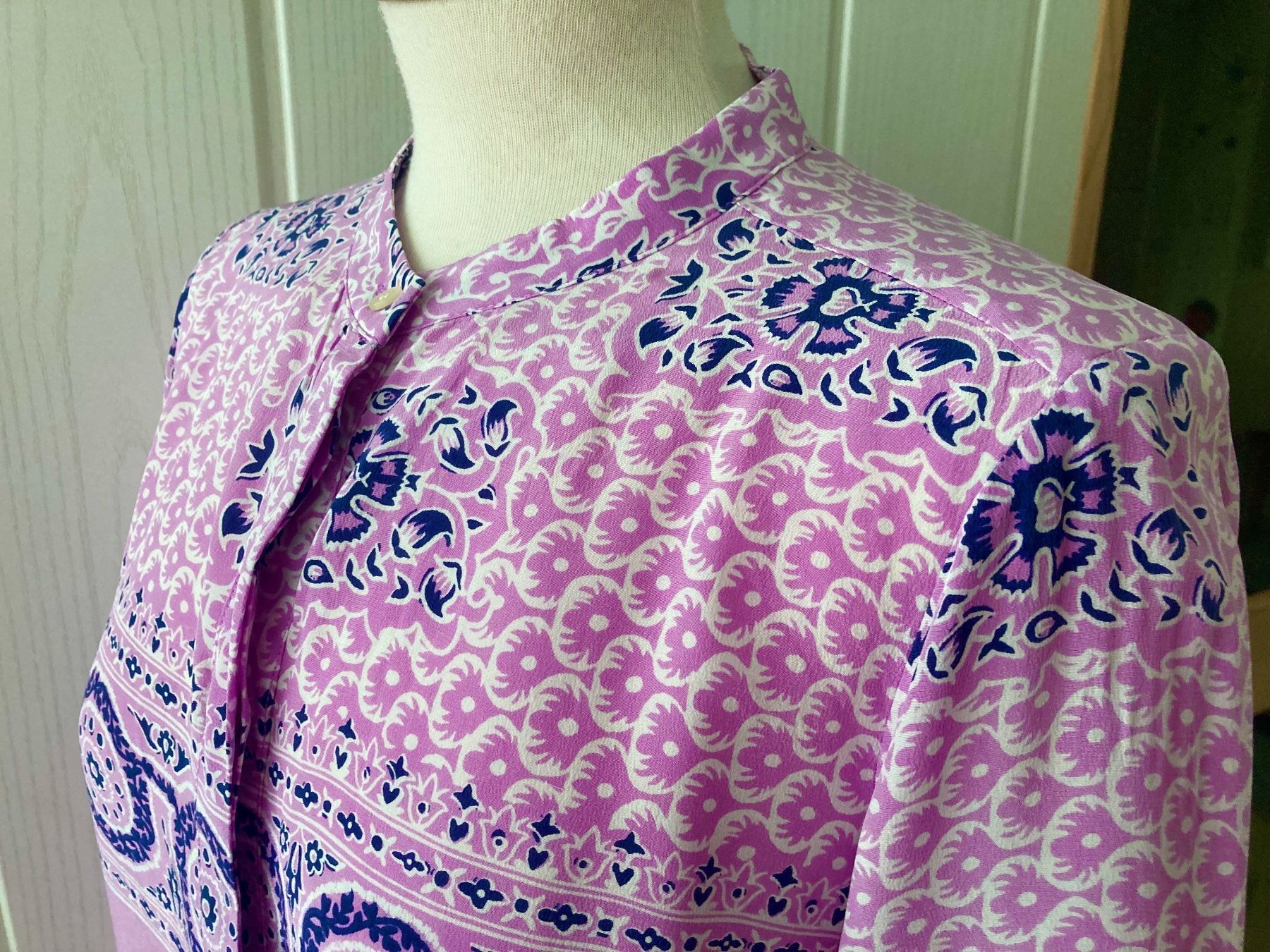 Camicette: Neu: 100%  Seidenbluse  Blumenmuster Gr.36 Sommer – Nuovo (secondo la descrizione) da Stetten AG venduto da Hanya 1
