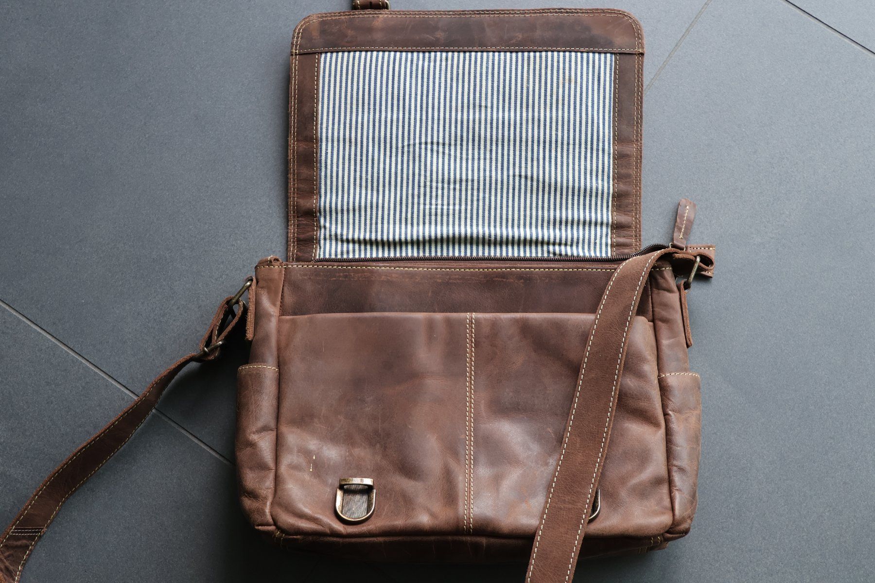 Taschen: Bugatti Laptoptasche, Dörr Umhängetasche, Rucksack – Gebraucht aus Luzern von Els7 5